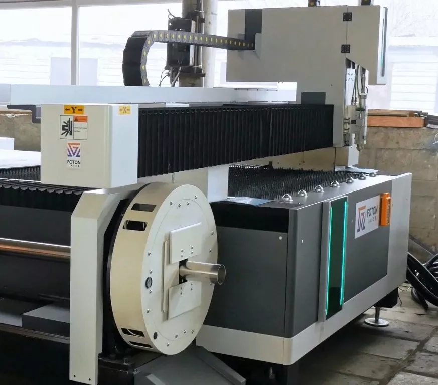 FL-L1560FR-4000-D220-IPG Лазерный станок для резки листового металла и труб