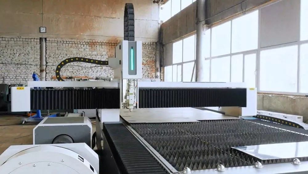FL-L1560FR-20000-D350-Raycus Лазерный станок для резки листового металла и труб